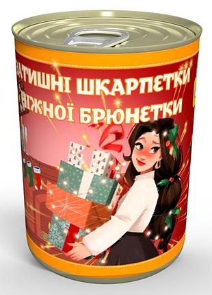 Уютные носки нежной брюнетки - теплый подарок на предстоящие зимние праздники