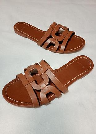 Стильные кожаные шлепанцы (слайдеры) mango (mng) артикул модели: 67057704 размер: 35 (eu) длина стельки: ~22.5 см, страна производитель индия