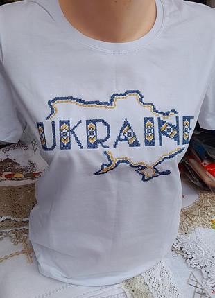 Футболка з символікою вишита