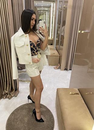 Молочний костюм miss diamond жакет та шорти xs - s