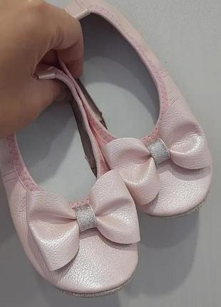 Чешки розовые кожанные детские с бантиком для сада утренника 18.5