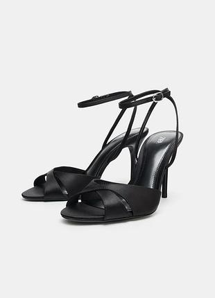 Босоніжки zara чорні 38 розміру, нові