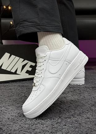 Мужские белые кожаные кроссовки nike air force, мужские молодежные классические кеды найк аир форс 43