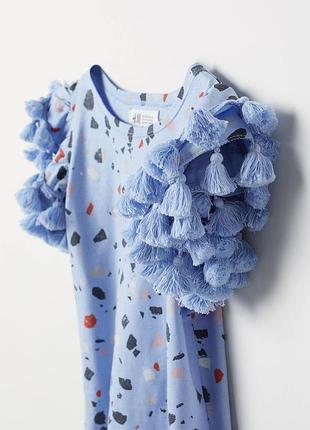 Дитяча футболка h&m з візерунком терраццо та помпонами на рукавах 6-8 р.