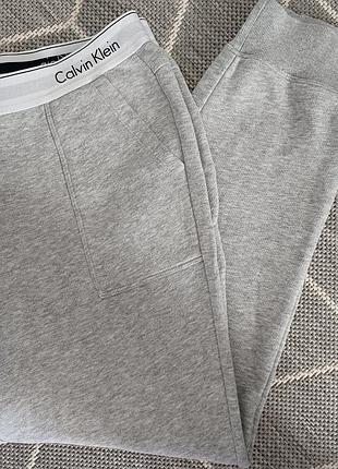 Спортивные штаны на резинке calvin klein