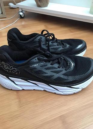 Женские кроссовки hoka на размер 40.