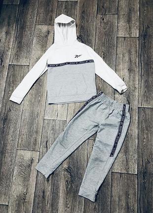 Спортивный костюм reebok на 7-8 лет 122-128см оригинальный на лампасах штаны кофта
