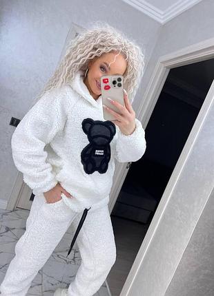 Женский летний костюм teddy баранчик білого кольору купить недорого размер 48