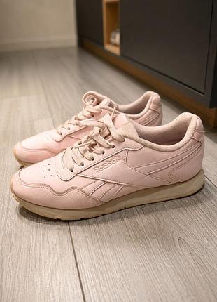 Рожеві кросівки reebok