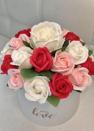Букетик з мильних троянд1 фото