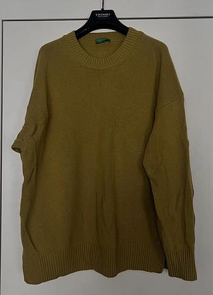 Приємний оливковий светер benetton