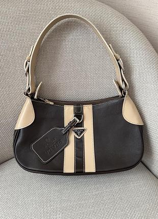 Вінтажна сумка-багет від prada