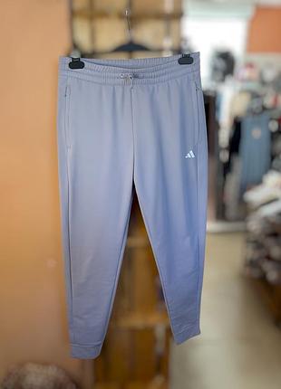 Спортивні штани adidas з технологією aeroready для відведення вологи під час тренувань.  • розмір: m (38-40)