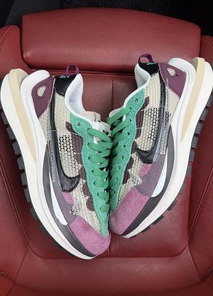Nike x sacai vaporwaffle red green