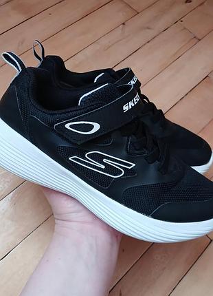 Легкие текстильные беговые кроссовки skechers