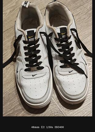 Продам в отличном состоянии фирменные кроссовки nike air