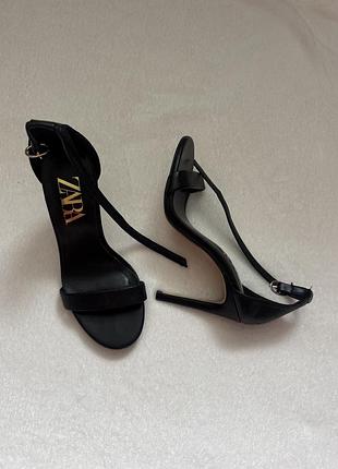 Босоніжки zara натуральна шкіра