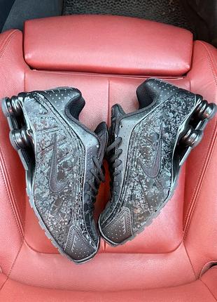 Nike shox r4 black dk smoke grey
