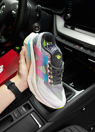 Жіночі кросівки new balance elite v4 темно-сірі з рожевим