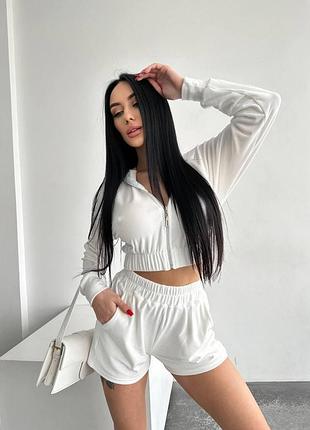 Велюровый женский костюм двойка