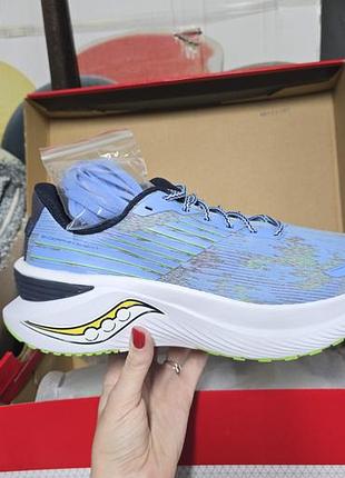 Профессиональные беговые кроссовки saucony endorphin shift 3 – новые, полный комплект