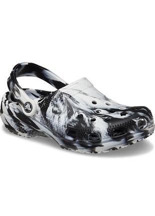 Crocs classic marbled clog в наявності