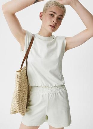 Костюм ніжно оливковий колір