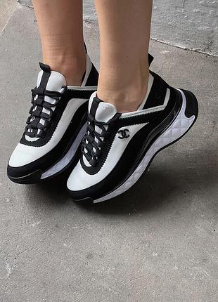 Chanel black/white