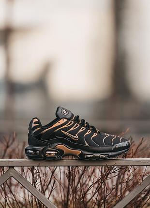Мужские чёрные кроссовки nike air max tn plus black gold х эйр макс тн 44