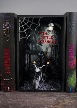 Декор для книжной полки finding фигурка духа аурин жар-птичка золотая бранка золотистый 240 х 210 мм