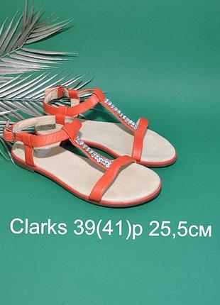 Босоніжки clarks