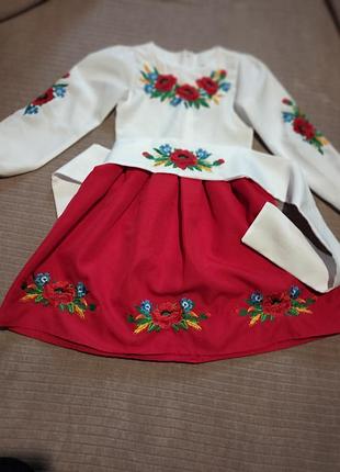 Платье с вышивкой для девочки