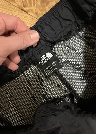 Легкие брюки от the north face, черного цвета, с технологией hyvent. состояние идеал 10/10. размер “m”. приятная ткань которая не промокает. для настоящих по 3