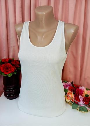 Женская майка в рубчик.