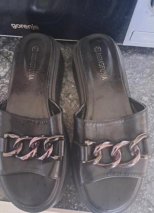 Продам шлепки черные р.41