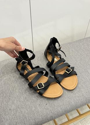 Мʼякі босоніжки на дівчинку primark