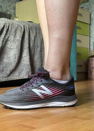 Женские кроссовки new balance на размер 38.