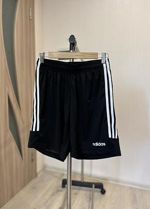 Спортивні шорти adidas чорні з білими смугами, розмір m