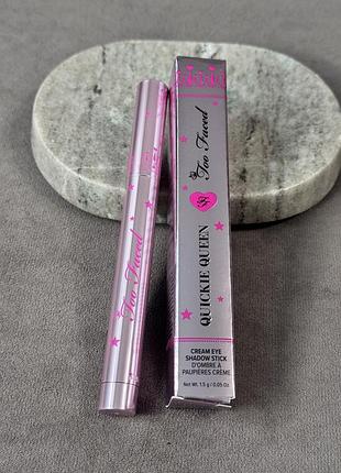 Кремовые тени-стик too faced quickie queen cream eye shadow stick в оттенке love stone