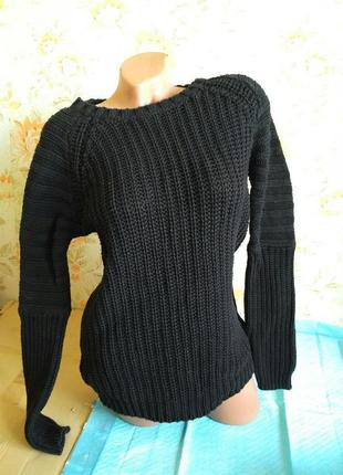 Красивый стильный фирм бренд вязанный черный свитер крупная вязка1 фото