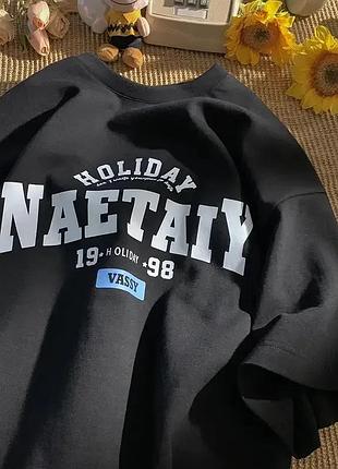 Стильна жіноча оверсайз футболка loys з принтом holiday naetaiy чорний xs