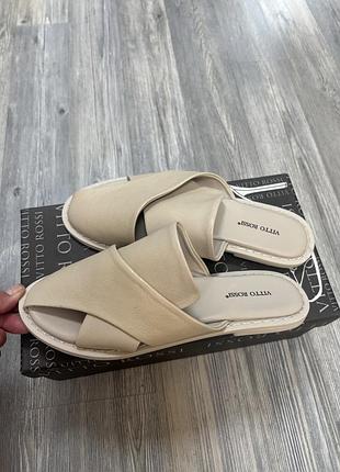 Шльопки шкіра