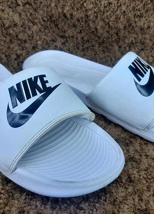 Шльопанці,капці оригінал nike victori  39 розмір.