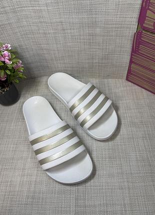 Оригінальні  шльопанці adidas