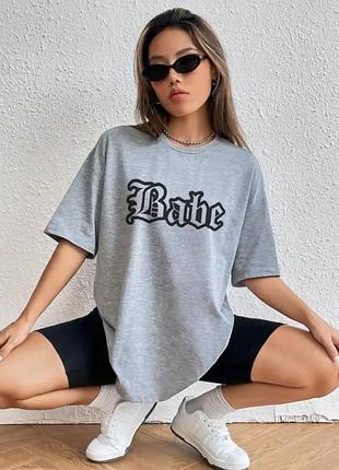 Женский оверсайз футболка loys с принтом babe серый m