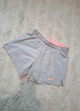 Спортивные шорты nike