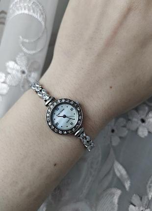 Елегантний годинник-браслет royal crown