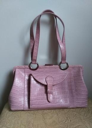 Пудровая сумка. розовая сумочка под кожу крокодила. клатч. саквояж.