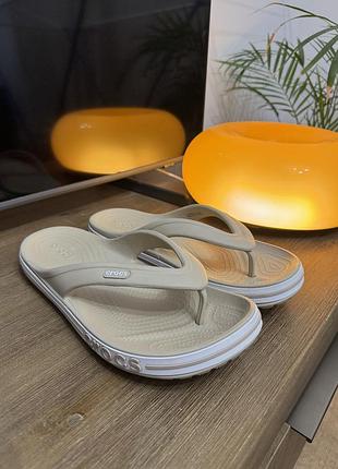 Crocs шлепки шльопанці бежеві тапки японки босоніжки крокс 39-40