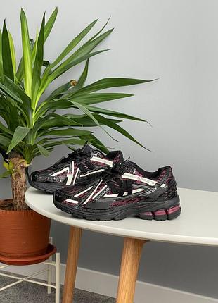 Кроссовки new balance black dragon berry